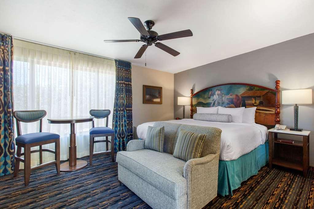 La Posada Lodge & Casitas, Ascend Hotel Collection Casas Adobes Room photo
